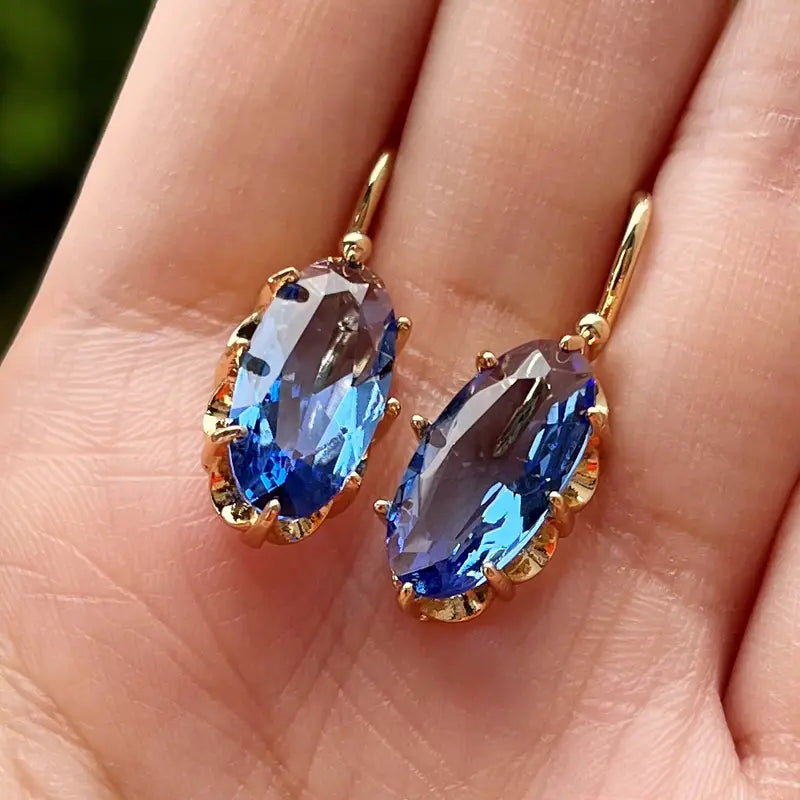 Pendientes brillantes en forma de lágrima con circonitas facetadas azul zafiro