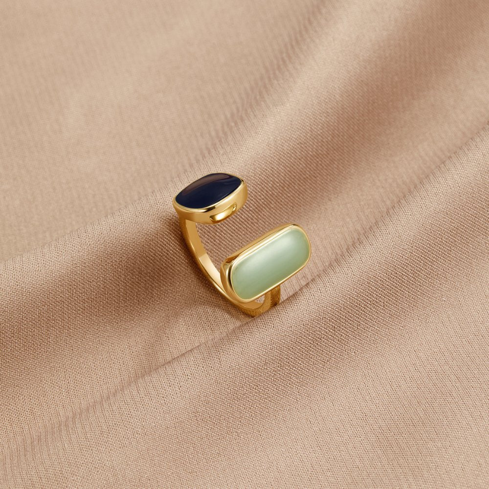 Anillo de Piedra Cuadrada en Baño de Oro