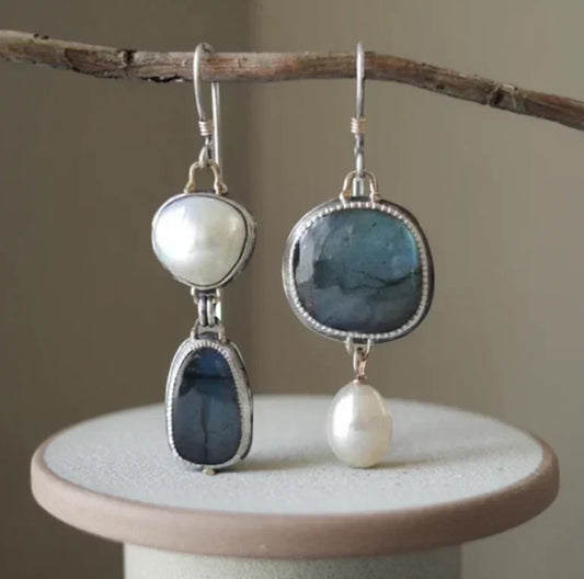 Pendientes elegantes con labradorita y perlas barrocas de forma irregular