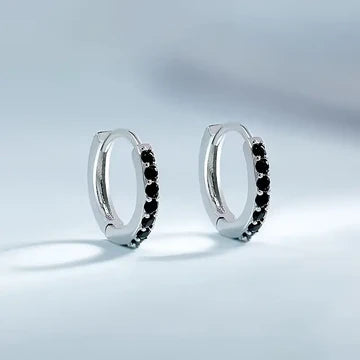 Pendientes de aro plegables brillantes con circonitas de colores: versátiles y elegantes