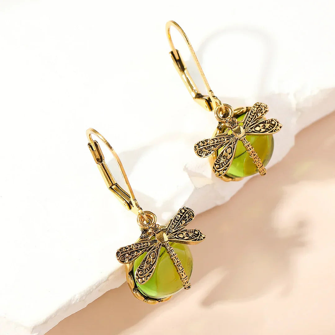 Pendientes de libélula con bolas de cristal brillantes en diferentes colores