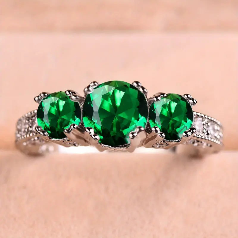 Anillo con 3 piedras esmeraldas