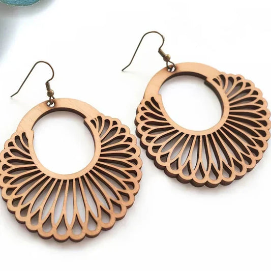 Pendientes de madera mandala de filigrana para mujer con ganchos de color bronce