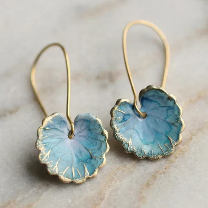 Pendientes vintage de hoja de loto azul con detalles delicados