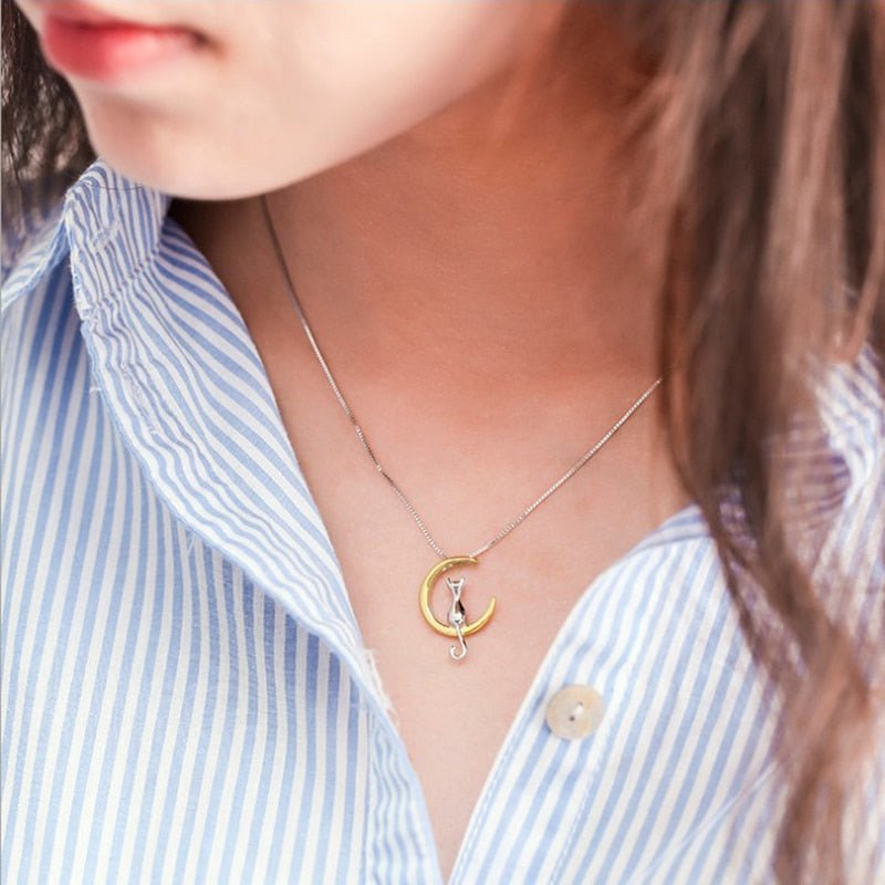 Lindo collar de gato en luna creciente para damas elegantes