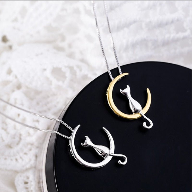 Lindo collar de gato en luna creciente para damas elegantes