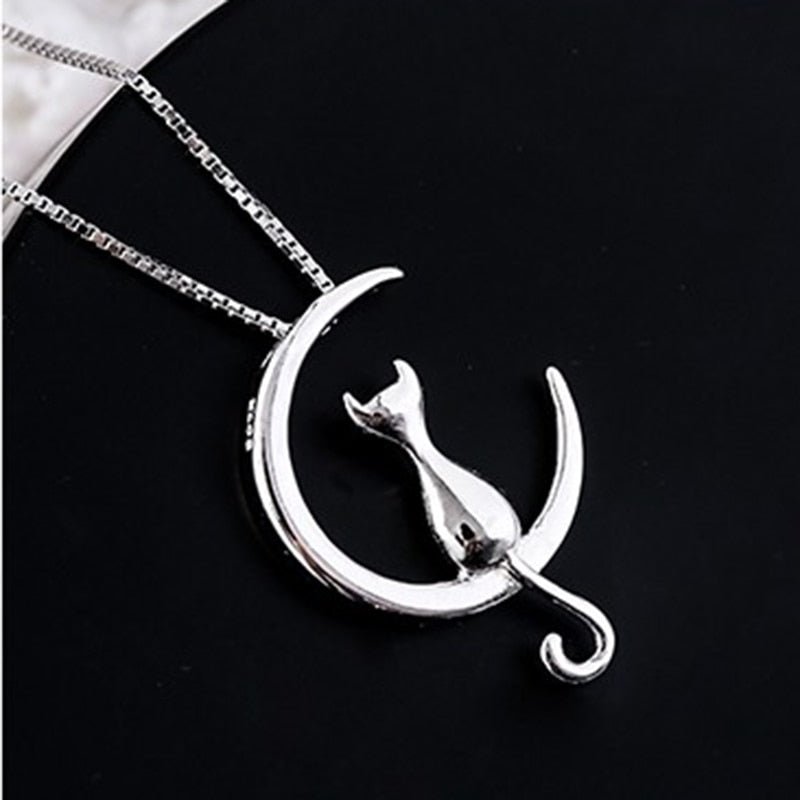 Lindo collar de gato en luna creciente para damas elegantes