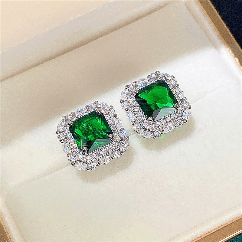 Elegantes pendientes de circonita verde esmeralda con montura brillante