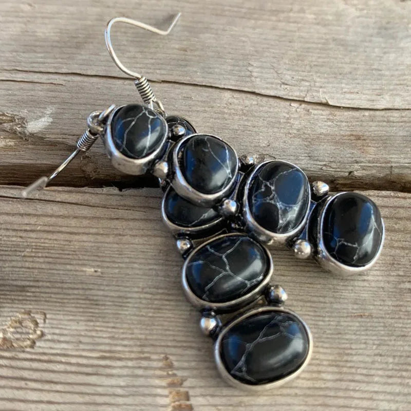 Pendientes bohemios con piedras preciosas naturales en turquesa, rojo y negro
