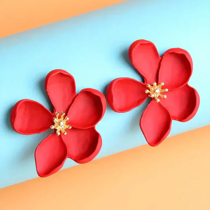 Pendientes florales con delicados pétalos y centro brillante