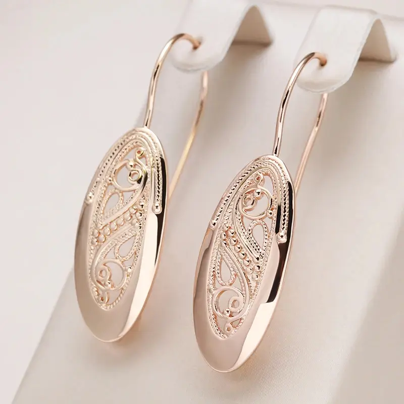 Pendientes ovalados con elegante diseño vintage calado