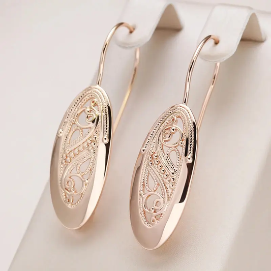 Pendientes ovalados con elegante diseño vintage calado