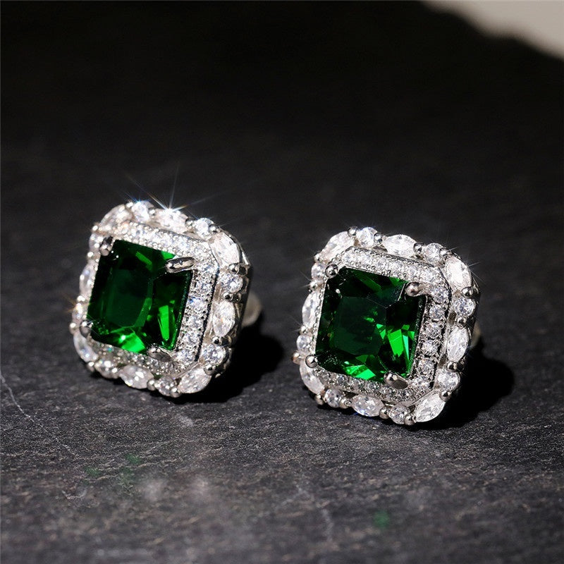 Elegantes pendientes de circonita verde esmeralda con montura brillante