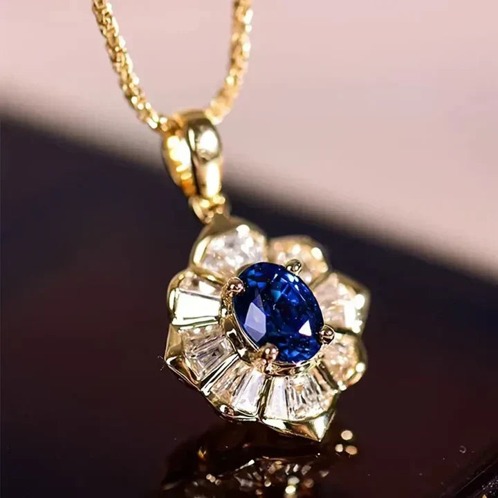 Elegante colgante de zafiro con diamantes y delicada cadena