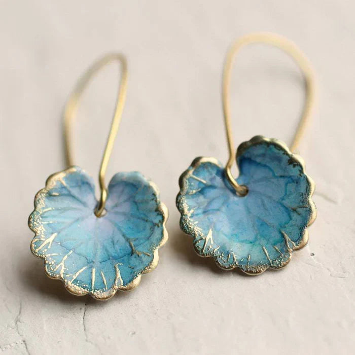 Pendientes vintage de hoja de loto azul con detalles delicados