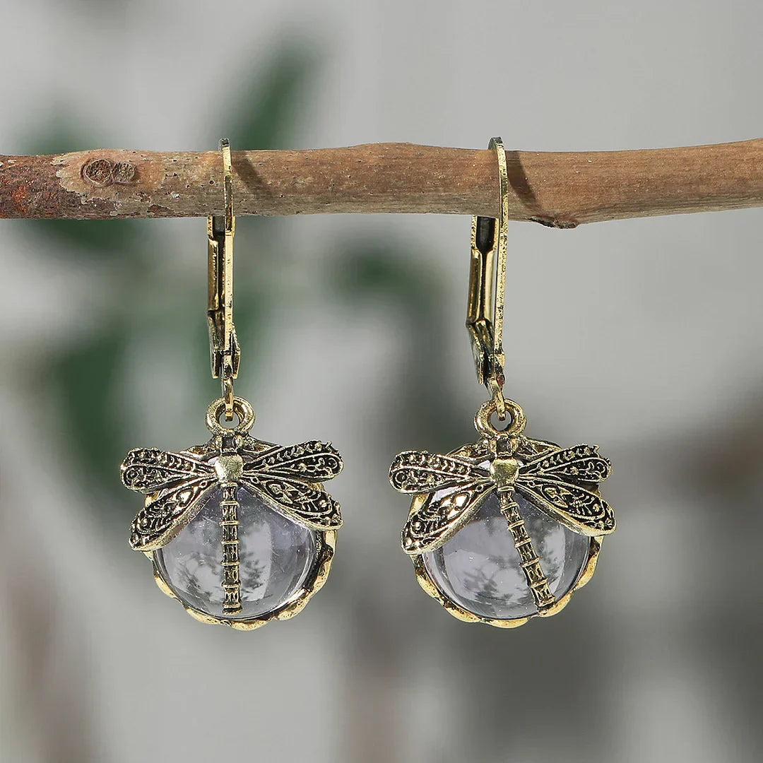 Pendientes de libélula con bolas de cristal brillantes en diferentes colores