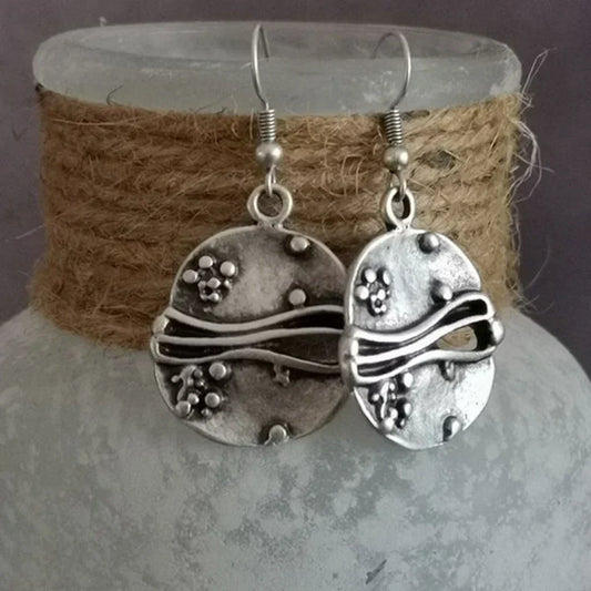 Pendientes con estampado de ondas y detalles florales