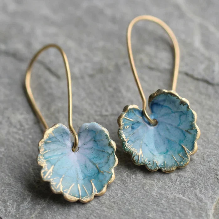 Pendientes vintage de hoja de loto azul con detalles delicados