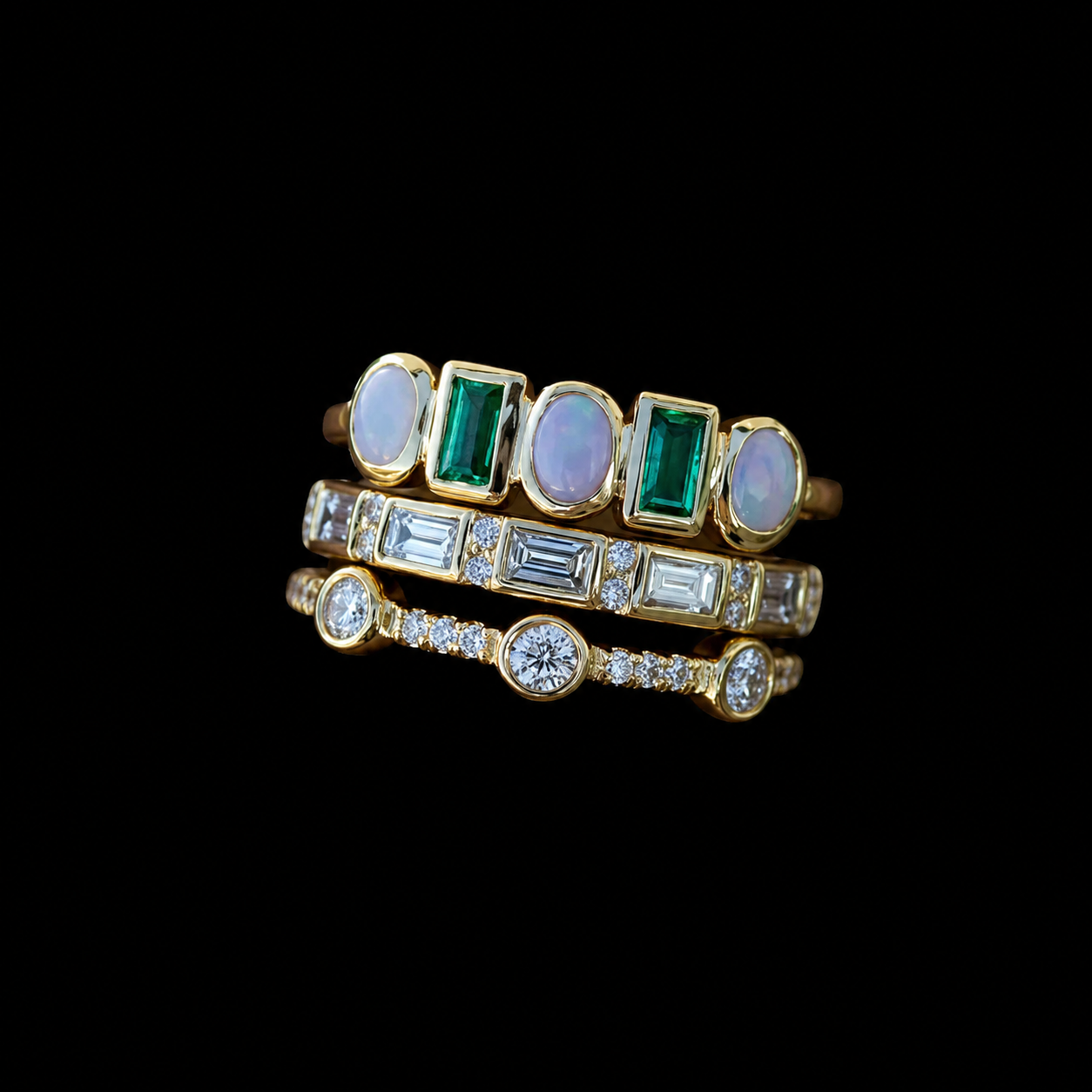 Anillo Vintage de Opales Blancos y Esmeraldas