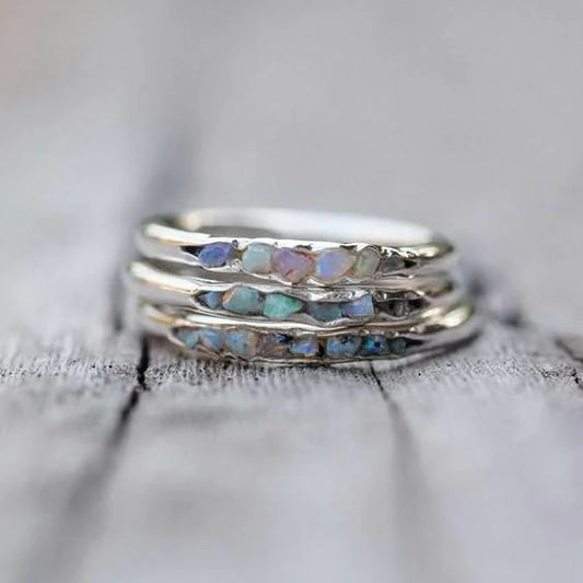 Anillo vintage con piedras azules en capas