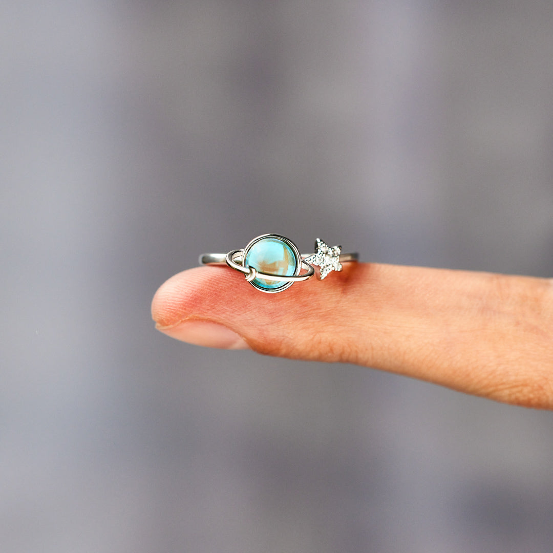 Anillo Ana giratorio luna estrella detalle - Sparkano Marbella