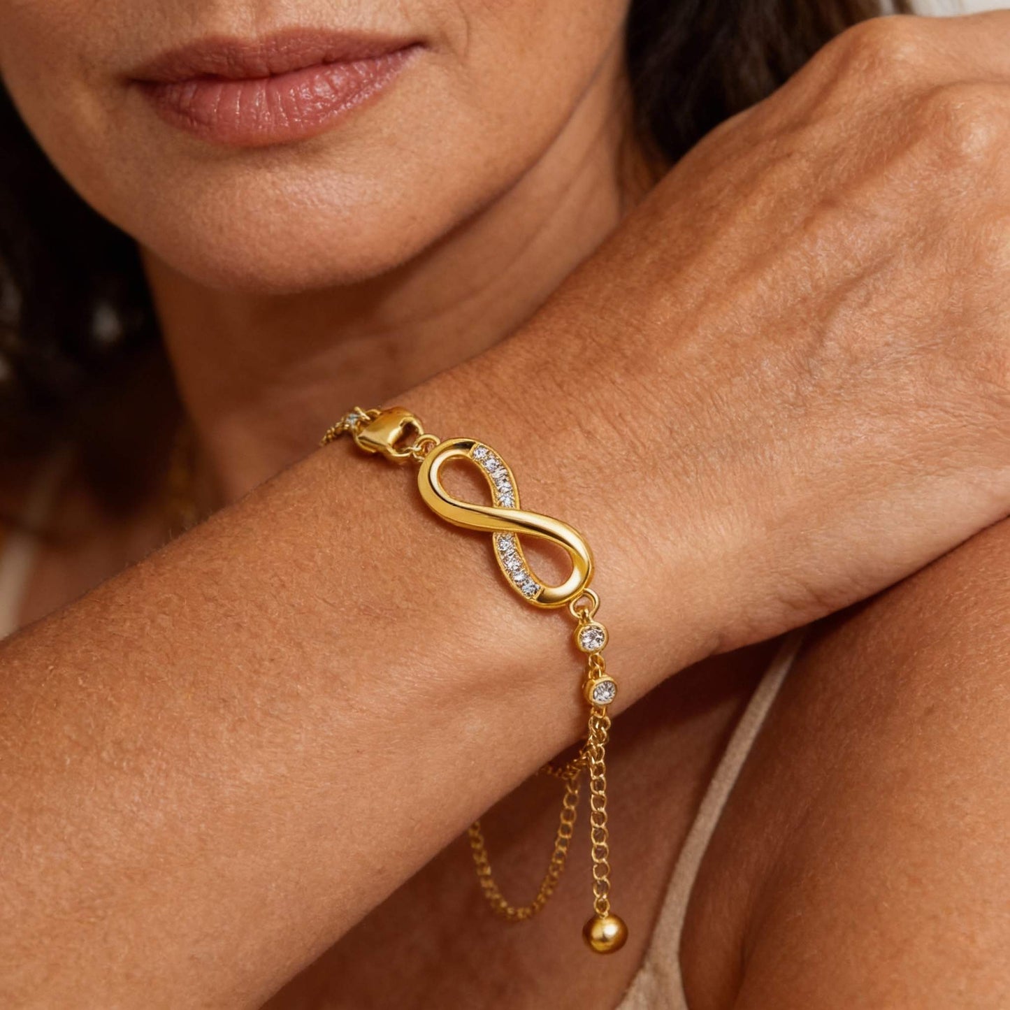 Pulsera de infinito brillante para mujer con piedras de circonitas ajustables