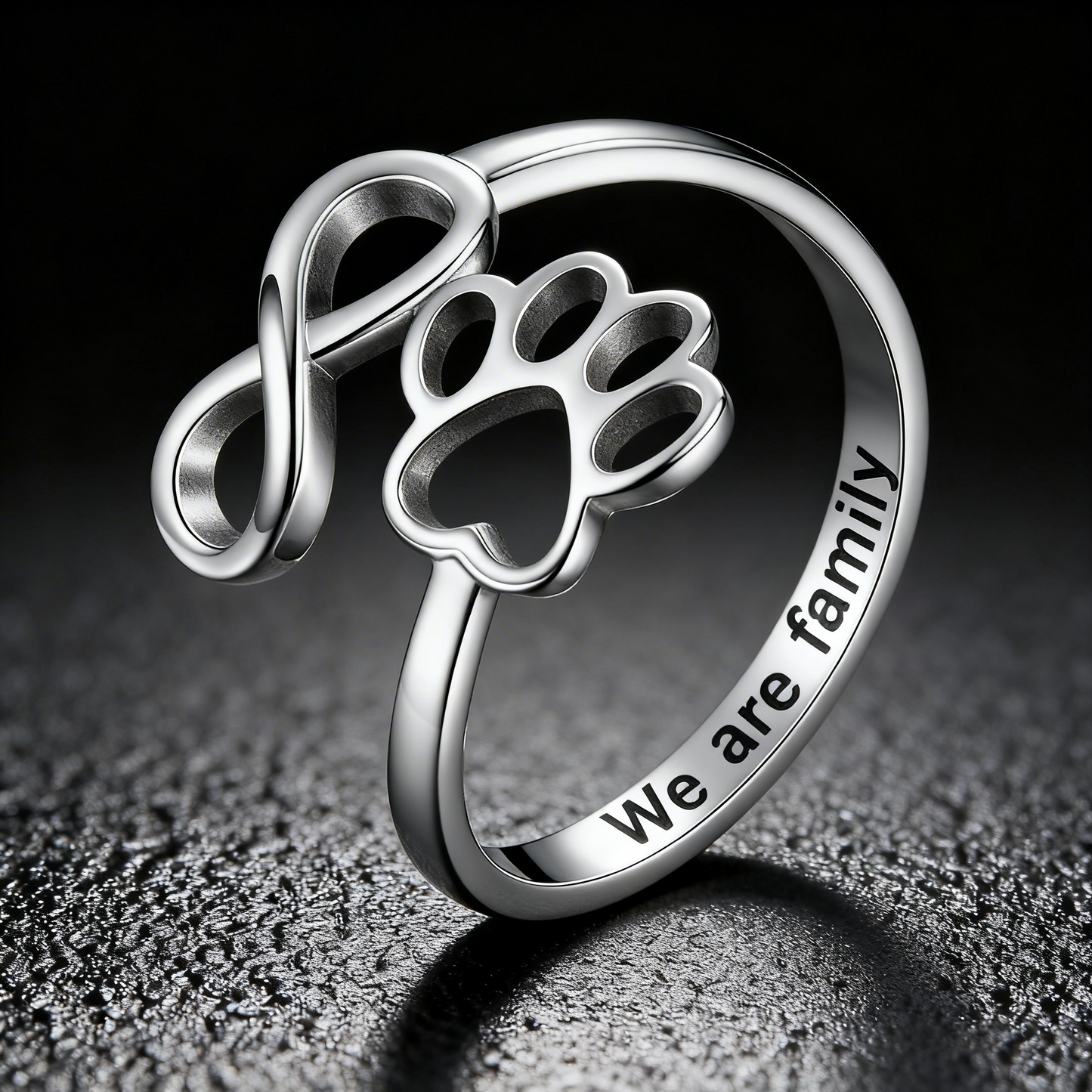 Anillo artesanal con pata y corazón