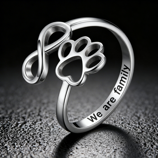 Anillo artesanal con pata y corazón
