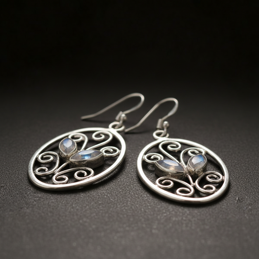 Pendientes de piedra lunar de plata de primera ley con zarcillos florales