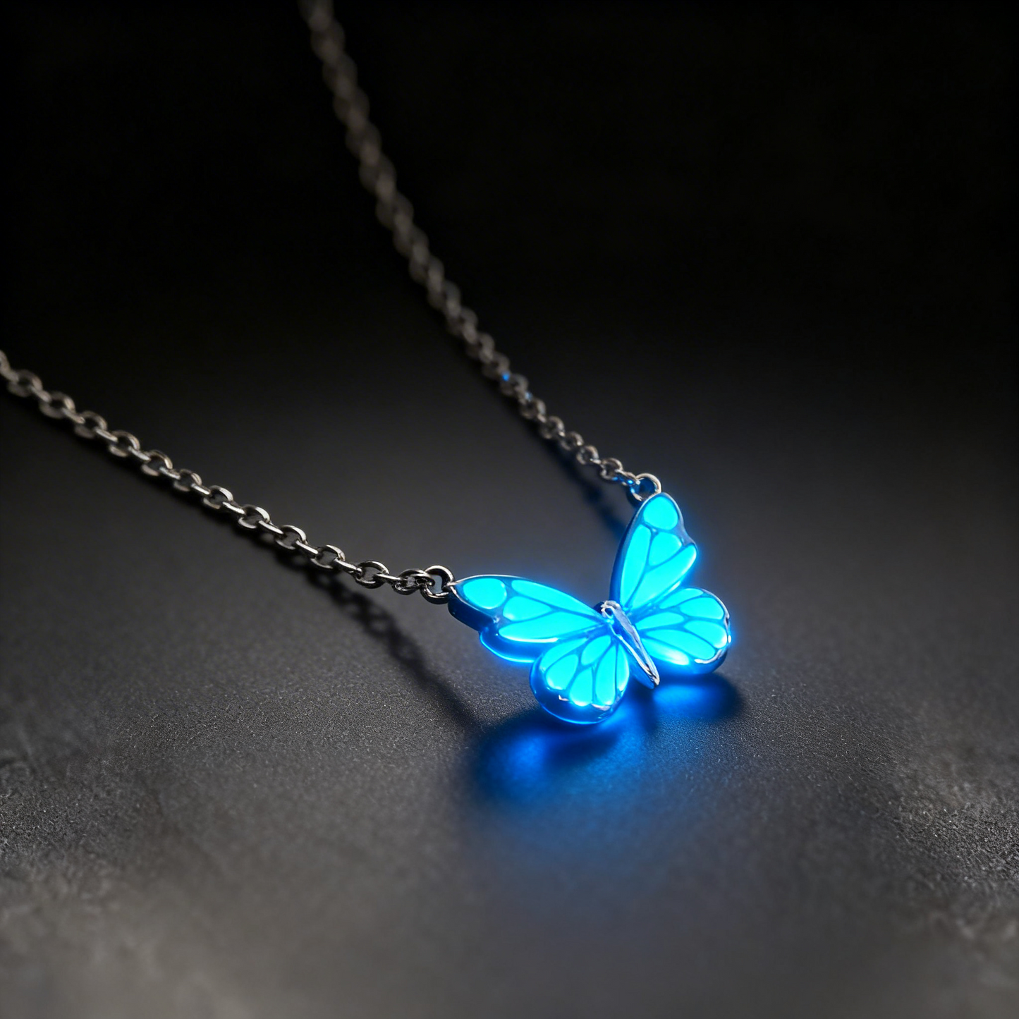 Conjunto de joyas de mariposas brillantes: collar y pulsera en azul claro