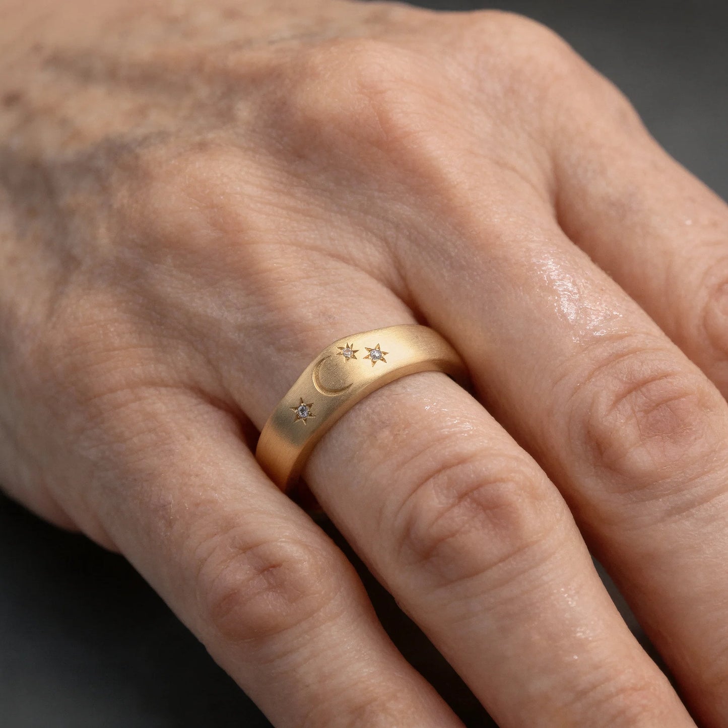 Anillo Sello Vintage Luna y Estrellas