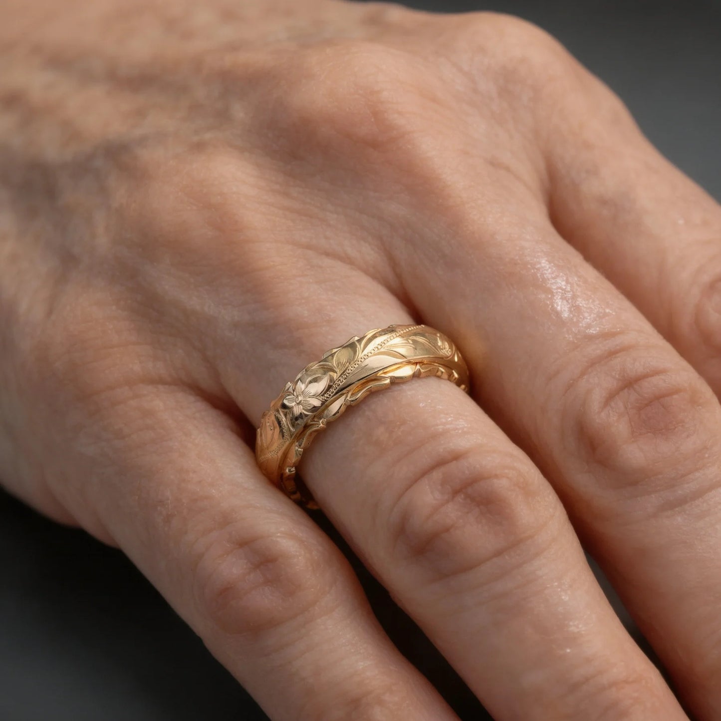 Anillo Vintage Dorado con Flor