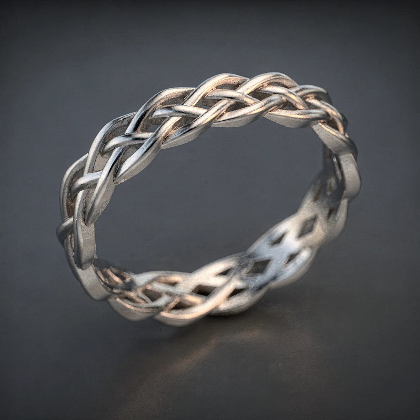 Anillo trenzado y retorcido