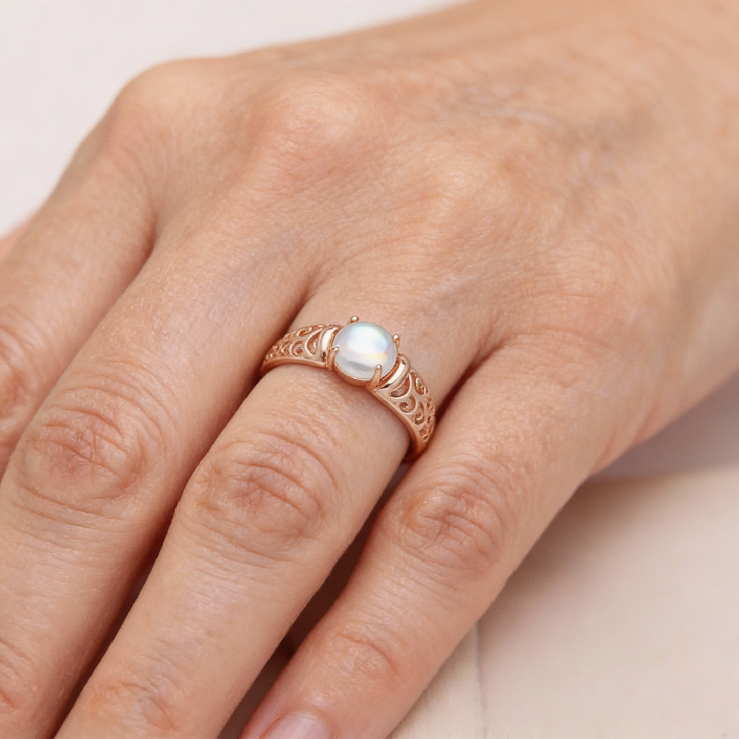 Anillo elegante con perlas