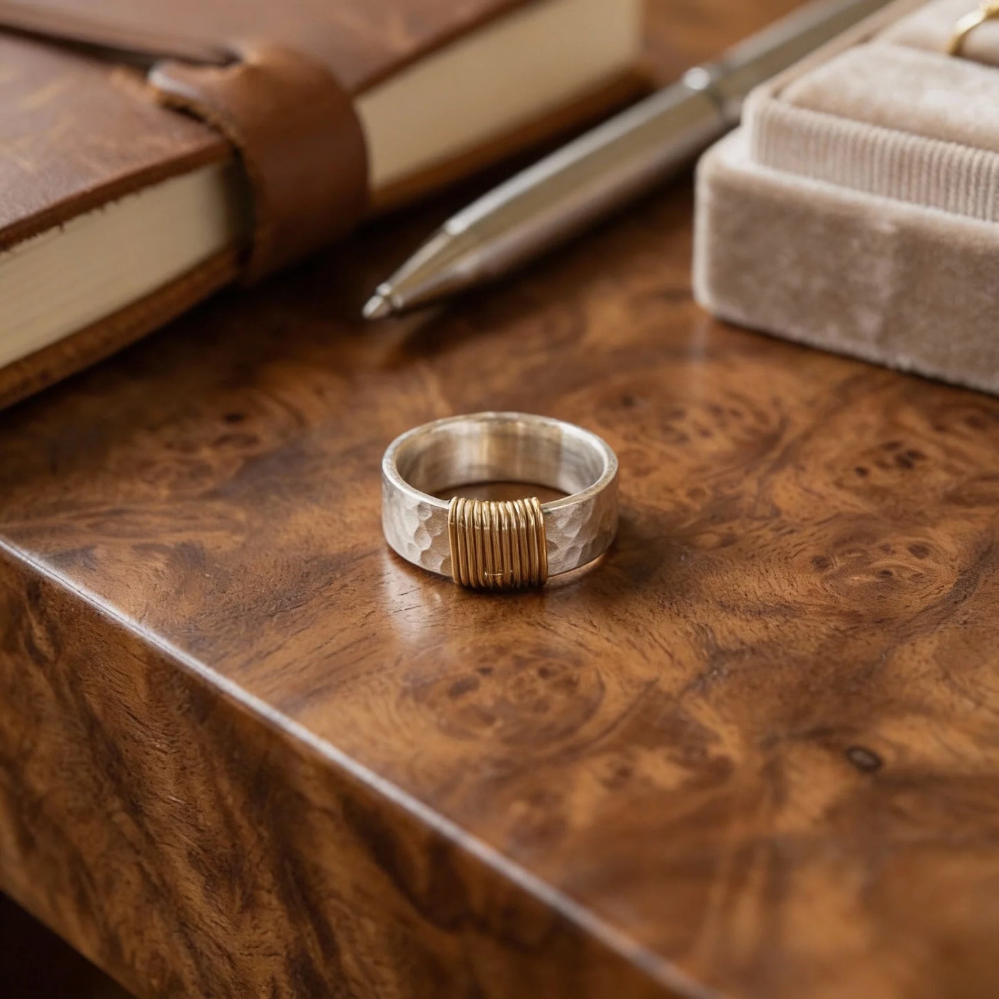 Anillo Boho con Fibras Doradas