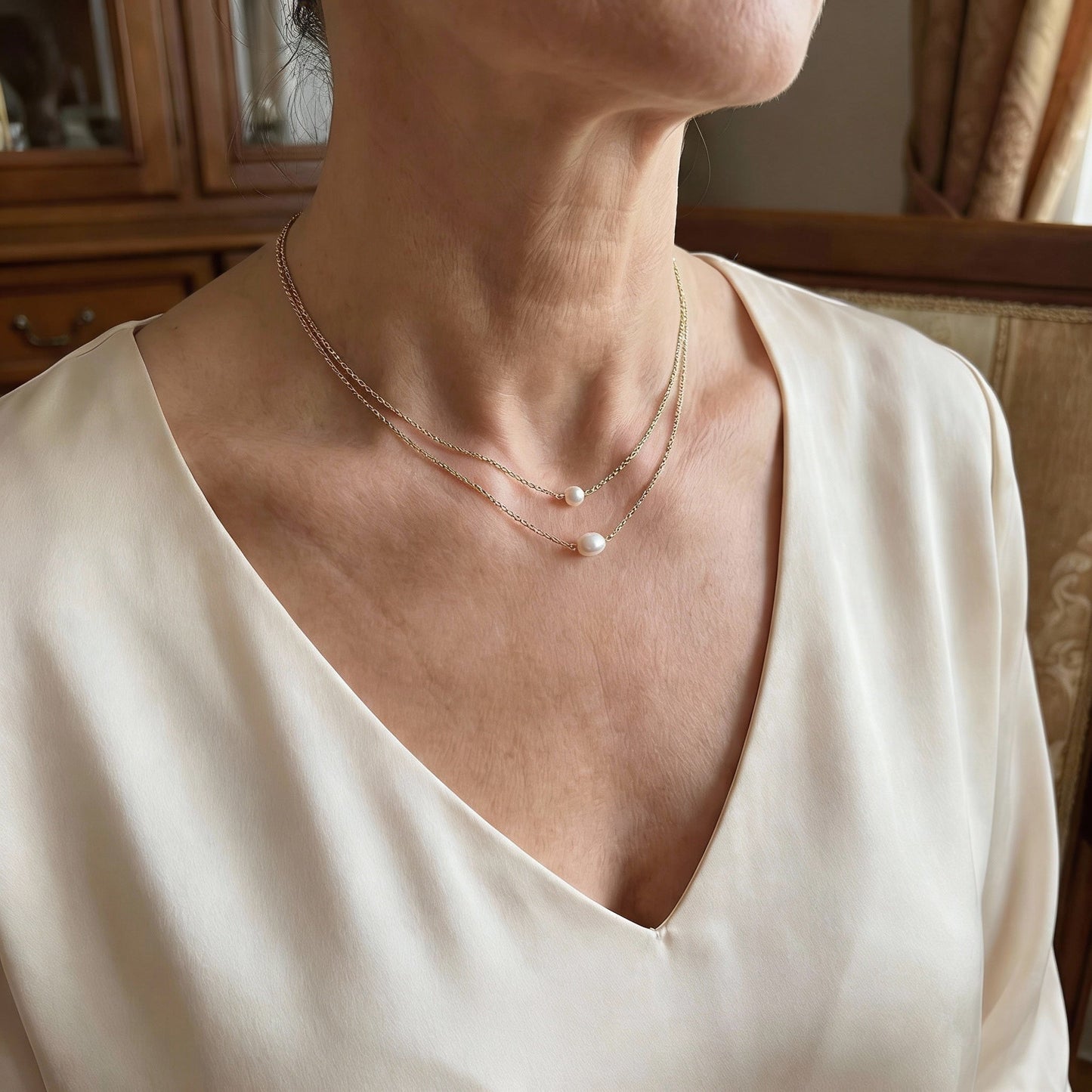 Delicado collar de perlas de agua dulce en capas para mujer