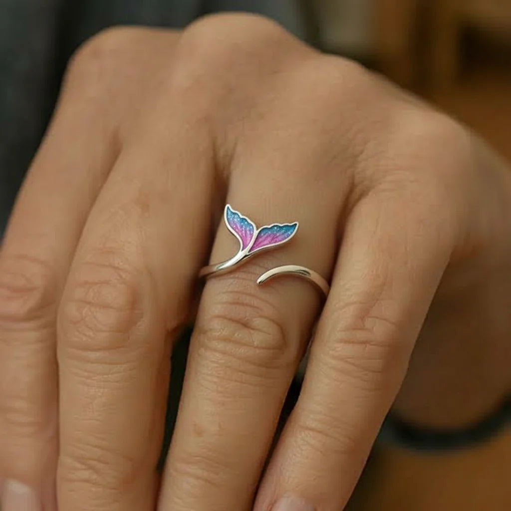 Anillo Ajustable con Cola de Delfín Colorida