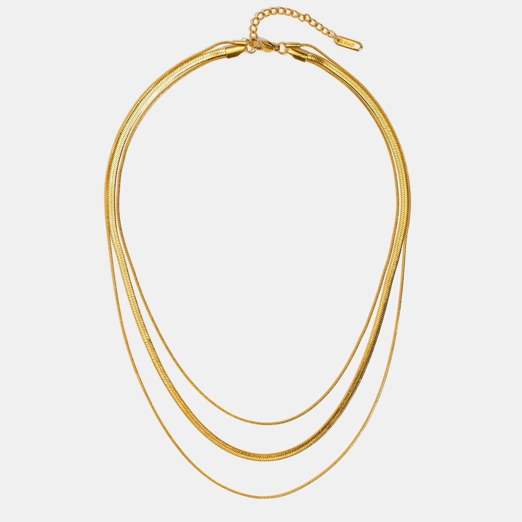 Capas atemporales de cadenas de serpientes suaves y flexibles para looks elegantes