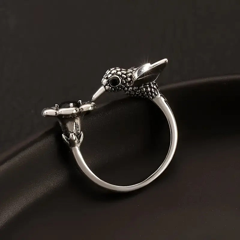 Anillo colibrí y flor