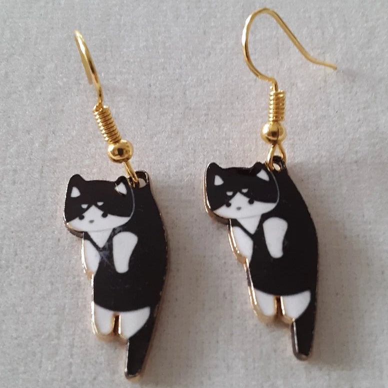 Lindos pendientes de gato de dibujos animados con un divertido diseño colgante