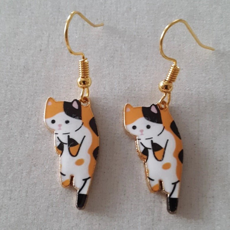 Lindos pendientes de gato de dibujos animados con un divertido diseño colgante