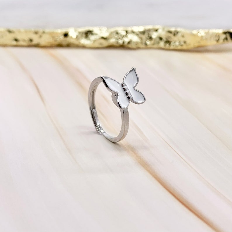 Verónica anillo mariposa antiestrés detalle - Sparkano Marbella