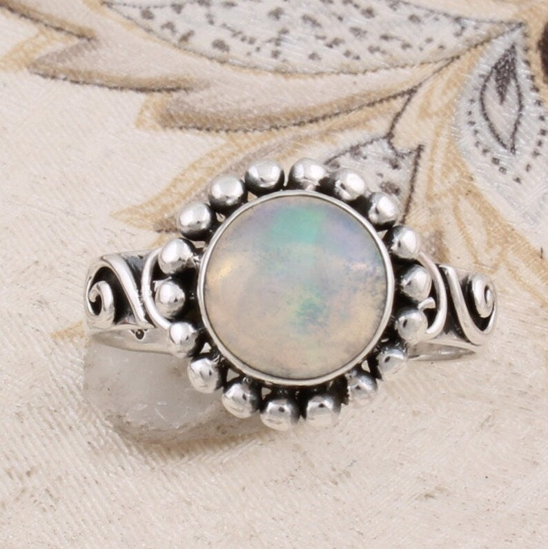 Anillo Vintage de Plata con Ópalo Natural