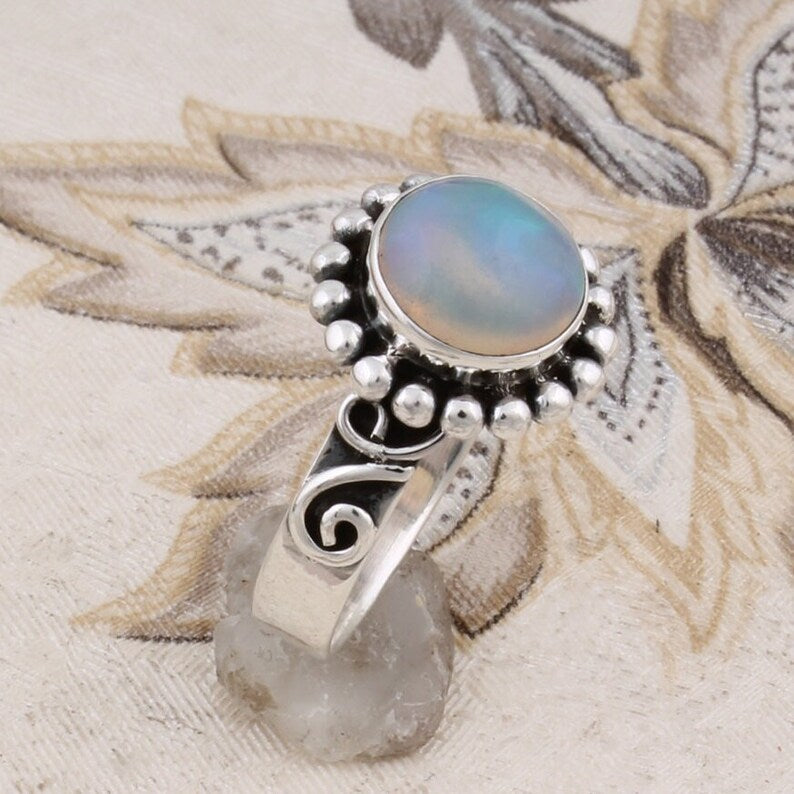 Anillo Vintage de Plata con Ópalo Natural