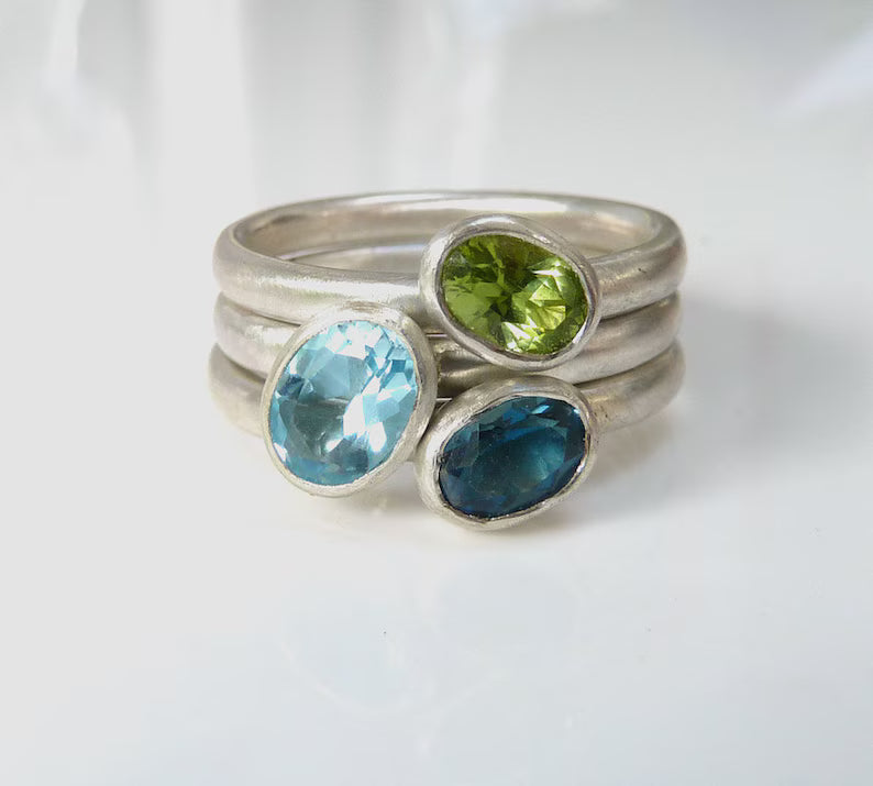 Anillo Vintage de Acero Inoxidable con Piedras Preciosas