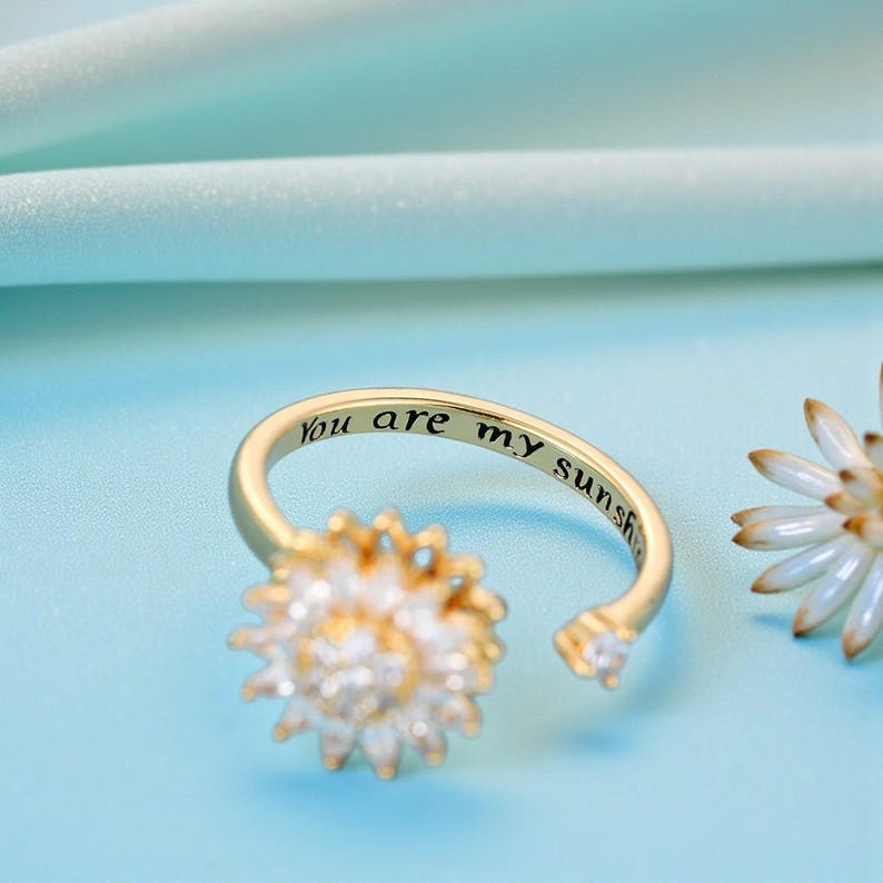 Inés anillo floral antiestrés ajustable - Sparkano Marbella