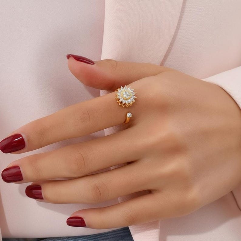 Inés anillo giratorio floral con circonitas - Sparkano Marbella