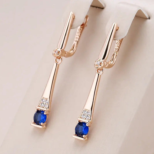 Pendientes elegantes con circonitas azul zafiro y piedras brillantes
