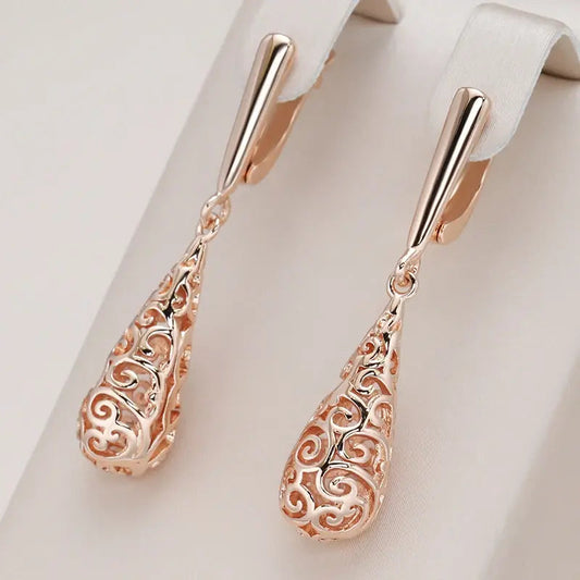 Pendientes colgantes de oro rosa con delicados remolinos de mandala