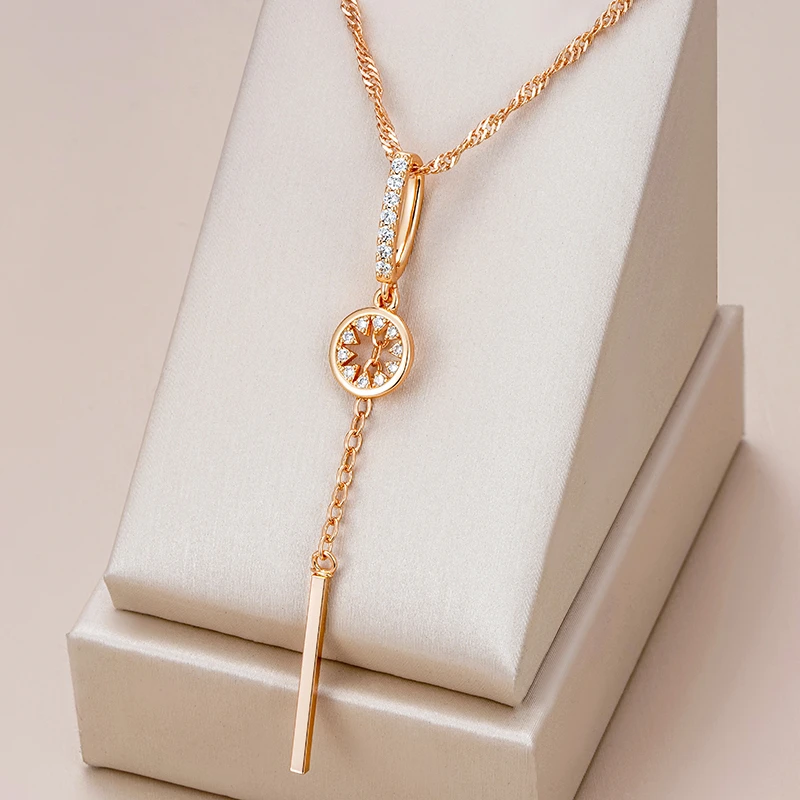 Elegante collar color rosa con colgante de estrella brillante y circonitas
